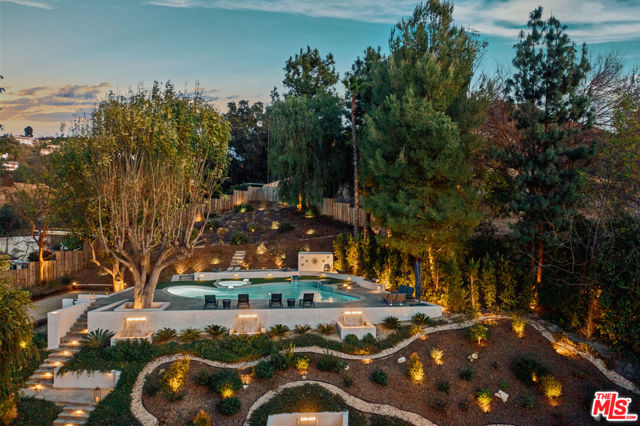 4430 Natoma Avenue, Woodland Hills CA: https://media.crmls.org/mediaz/869d616f-7db3-4850-aef6-3a3160d8b76f.jpg