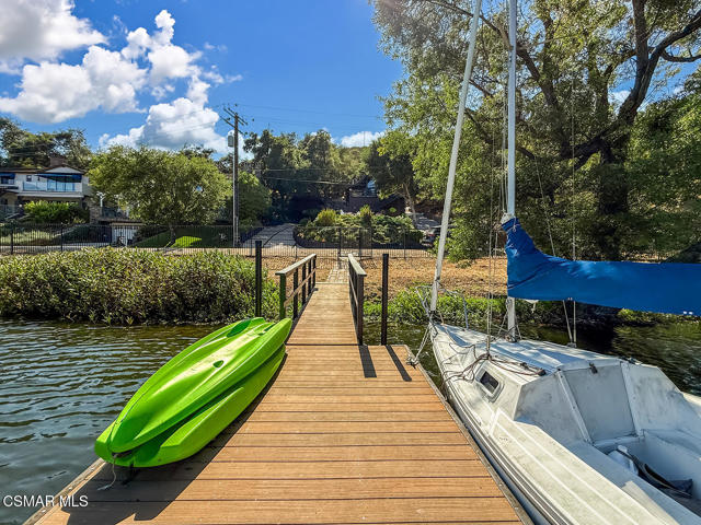 123 Lake Sherwood Drive, Lake Sherwood CA: https://media.crmls.org/mediaz/869e15e8-31f2-4412-8ea1-fc017b350fa4.jpg