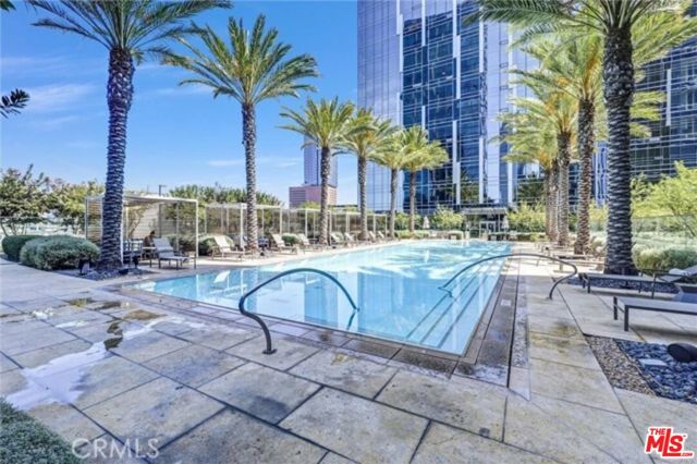 877 Francisco Street, Los Angeles CA: https://media.crmls.org/mediaz/869ef670-2e34-41a6-bbe3-aa0004378b26.jpg