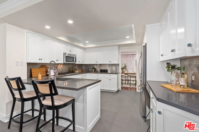 2771 Claray Drive, Los Angeles CA: https://media.crmls.org/mediaz/869f32ef-a3c8-4506-ba11-d6c8d6f04190.jpg