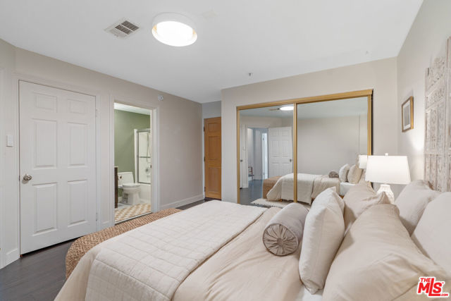 3743 S Canfield Avenue, Los Angeles CA: https://media.crmls.org/mediaz/869f33cf-690e-4885-8c91-891855781358.jpg