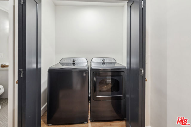 821 S Cloverdale Avenue, Los Angeles CA: https://media.crmls.org/mediaz/869f3b93-5b24-4053-8994-d1a34e01b04e.jpg
