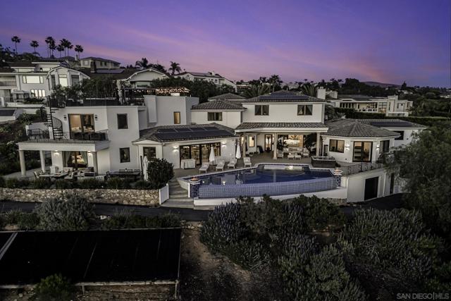7335 El Fuerte St, Carlsbad CA: https://media.crmls.org/mediaz/869f71b7-199d-44dc-a16a-7942577ad750.jpg