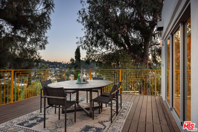 1333 E Palmer Avenue, Glendale CA: https://media.crmls.org/mediaz/86a05175-5fd0-46f2-a683-ec9163d32000.jpg