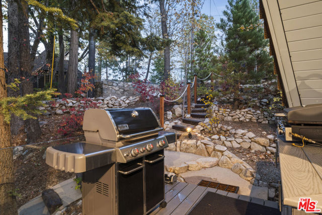 161 Rocky Point Road, Lake Arrowhead CA: https://media.crmls.org/mediaz/86a06163-6d0e-4735-8e7a-496d7d4048cf.jpg
