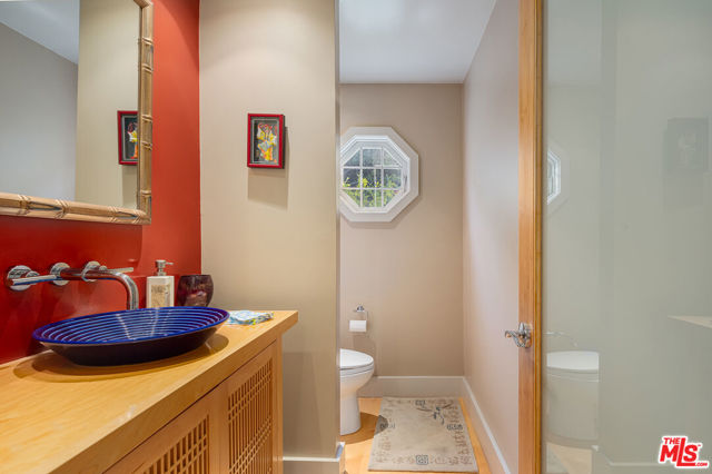 13477 Contour Drive, Sherman Oaks CA: https://media.crmls.org/mediaz/86a07735-4d93-49b2-9f62-535d009989d6.jpg