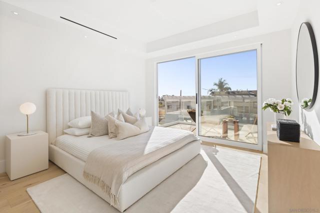 7216 FAY AVE, La Jolla CA: https://media.crmls.org/mediaz/86a08150-fe2d-4404-bcd4-9505d280d5a4.jpg