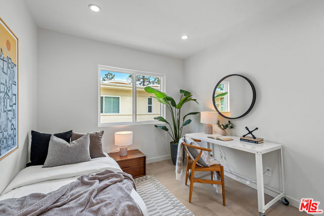 4715 La Villa Marina, Marina del Rey CA: https://media.crmls.org/mediaz/86a198b3-d54d-49ac-b8da-560fc1ea20a1.jpg