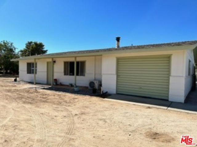 62282 Dennis Avenue, Joshua Tree CA: https://media.crmls.org/mediaz/86a1c97e-474f-409a-a31c-87b67aed8902.jpg