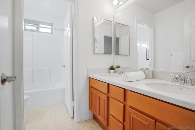 2361 porch swing st, Chula Vista CA: https://media.crmls.org/mediaz/86a2627d-7824-4e10-97d5-9464f7b29bb2.jpg