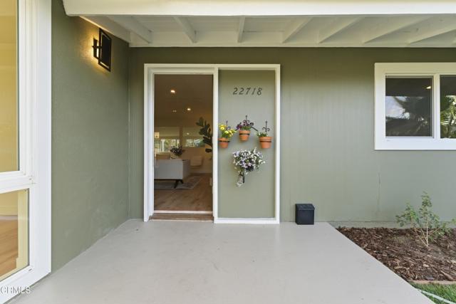 Detail Gallery Image 3 of 54 For 22718 Cantlay St, West Hills,  CA 91307 - 3 Beds | 2 Baths
