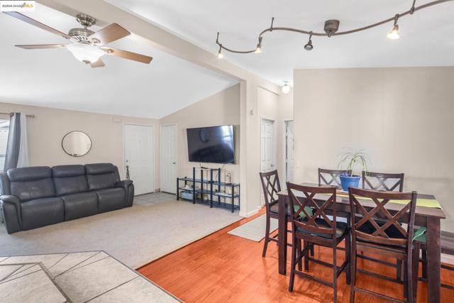 16711 Marsh Creek Rd, Clayton CA: https://media.crmls.org/mediaz/86a30730-24ad-4a14-8770-1986ddecdf3a.jpg