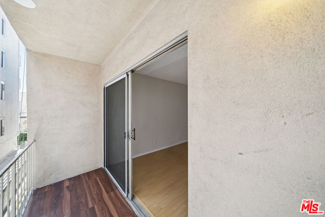 7032 Lanewood Avenue, Los Angeles CA: https://media.crmls.org/mediaz/86a32586-df3f-4c08-b9d3-a96b7375f341.jpg