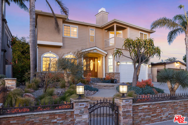7412 Denrock Avenue, Los Angeles CA: https://media.crmls.org/mediaz/86a37aeb-18c1-4881-a77e-f974ee540c16.jpg