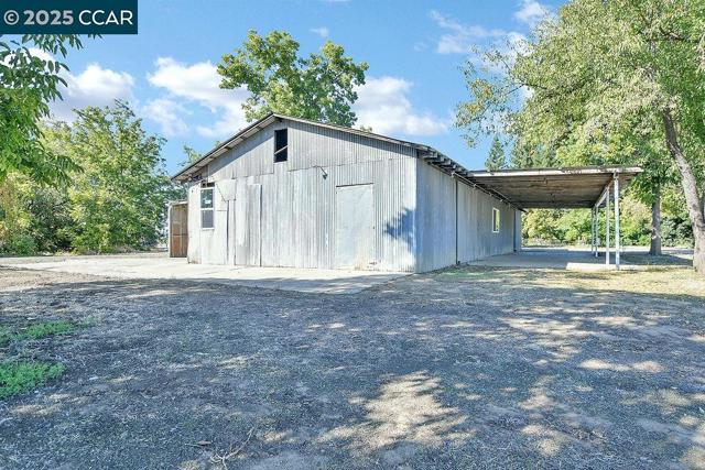 2280 Concord Ave, Brentwood CA: https://media.crmls.org/mediaz/86a3a0ed-a2a1-4dd7-888c-8e8afefe34d1.jpg