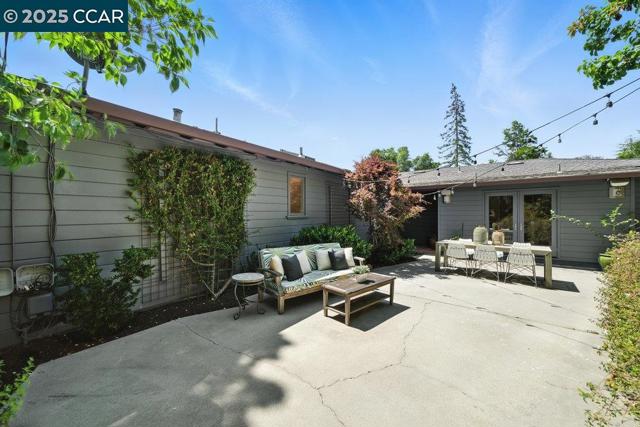 1341 Juanita Dr, Lafayette CA: https://media.crmls.org/mediaz/86a4077d-bae7-4d12-ac0d-0abfba84b7a4.jpg