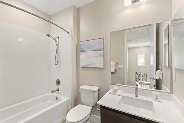 639 Cinnamon Circle, Mountain View CA: https://media.crmls.org/mediaz/86a40f45-c092-4c02-a802-9da0dbf598f6.jpg