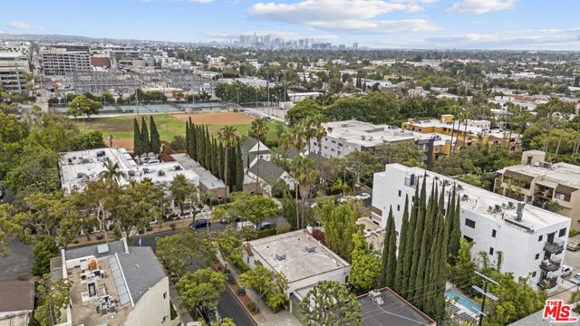 951 N Martel Avenue, Los Angeles CA: https://media.crmls.org/mediaz/86a4d08c-3908-4be7-b99a-0bf73690cd5e.jpg