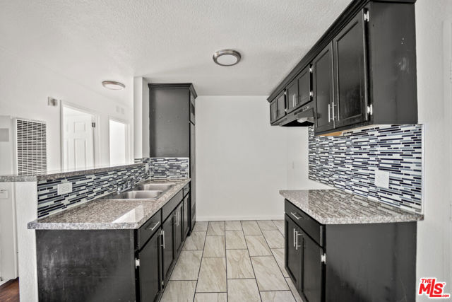 412 Coronado Terrace, Los Angeles CA: https://media.crmls.org/mediaz/86a556fe-cec1-4ab6-b736-b937009a6ba3.jpg