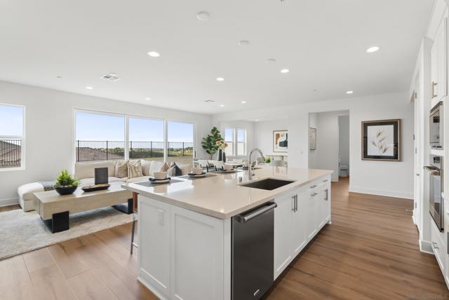 948 Visalia Pl, San Marcos CA: https://media.crmls.org/mediaz/86a62bdb-81b2-473d-a616-55f3f79304e2.jpg