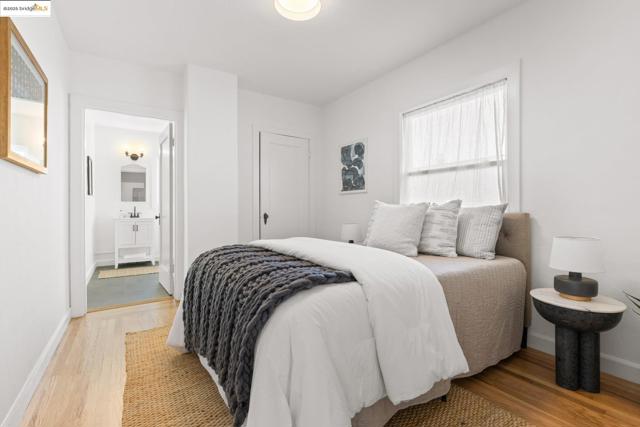 4008 Woodruff Ave, Oakland CA: https://media.crmls.org/mediaz/86a667d0-f69a-45dc-a861-887f45160a50.jpg