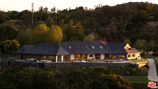 16401 Mulholland Drive, Los Angeles CA: https://media.crmls.org/mediaz/86a69c28-ecb7-4977-975c-b1e0f17ed775.jpg