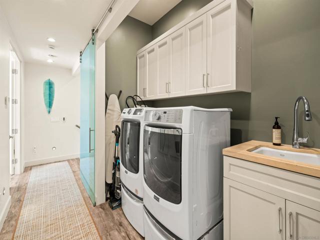 8477 El Paseo Grande, La Jolla CA: https://media.crmls.org/mediaz/86a6b5c8-b42f-42a0-bf37-45df57c254dd.jpg