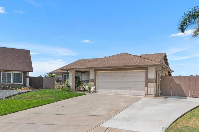 1911 Cheyenne Cir, Oceanside CA: https://media.crmls.org/mediaz/86a70244-4726-4ca6-9653-5a2460eba615.jpg