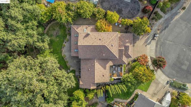 17 Pomo Ct, Napa CA: https://media.crmls.org/mediaz/86a73115-0d3a-4e25-b2a9-b25d590a52f8.jpg