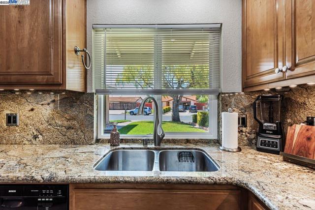 4318 Ellen Way, Union City CA: https://media.crmls.org/mediaz/86a79c9a-ca89-4bd2-a2cc-7115d9f32d16.jpg