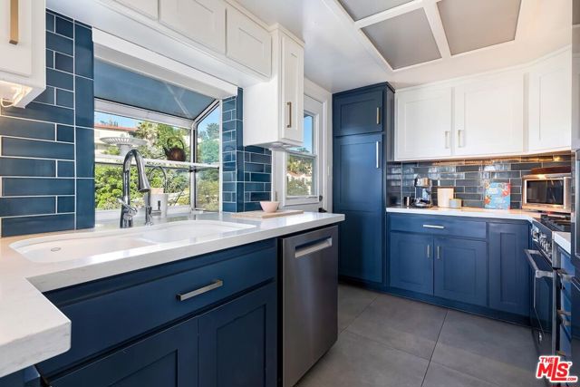 1410 Wellesley Drive, Glendale CA: https://media.crmls.org/mediaz/86a7b440-9d4e-47c4-bb0f-141d7e279122.jpg