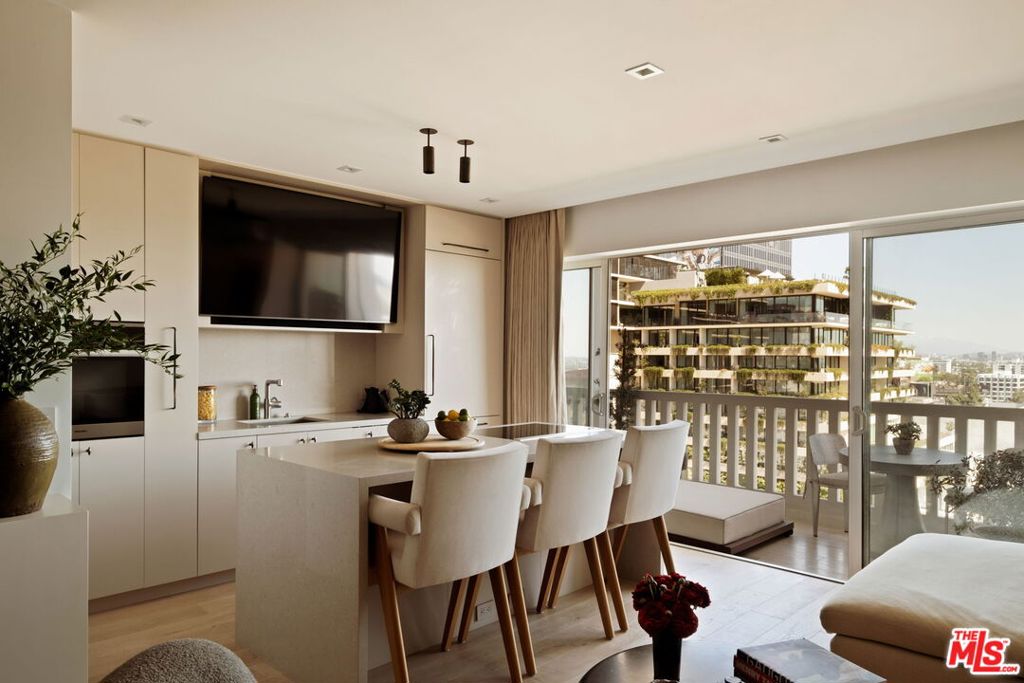 999 N Doheny Drive #807