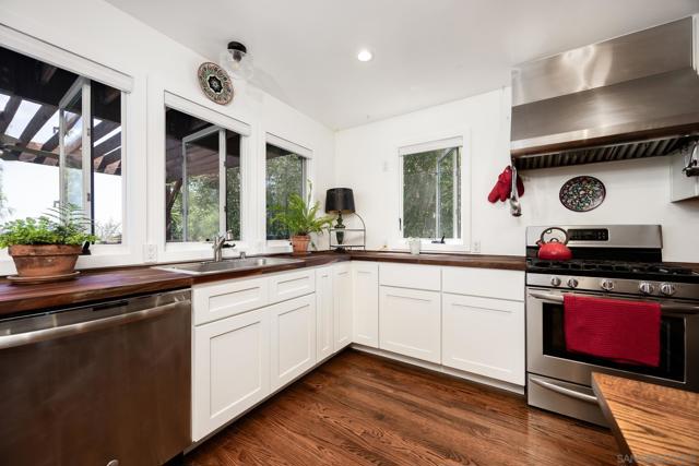 405 Langley St, San Diego CA: https://media.crmls.org/mediaz/86a87fdb-174e-446f-b7d1-20b4e75d77ac.jpg