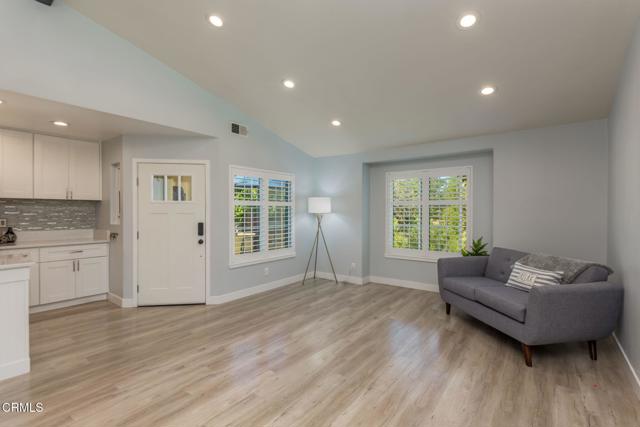 5684 Recodo Way, Camarillo CA: https://media.crmls.org/mediaz/86a94aee-3423-4481-ae37-c4f22f978667.jpg