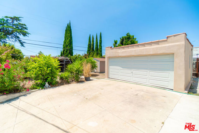 3300 Garden Avenue, Los Angeles CA: https://media.crmls.org/mediaz/86a96b53-206b-43f9-94fa-50419f22cacc.jpg
