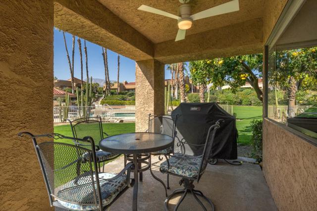 48629 Sundrop Court, Palm Desert CA: https://media.crmls.org/mediaz/86a97025-d90f-4c59-8290-6e424e2e9732.jpg
