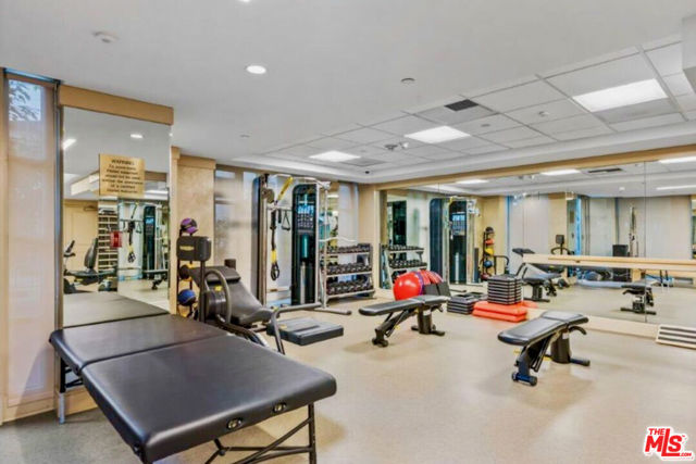10580 Wilshire Boulevard, Los Angeles CA: https://media.crmls.org/mediaz/86a9f7b6-4670-45b6-9853-d2b997bed553.jpg