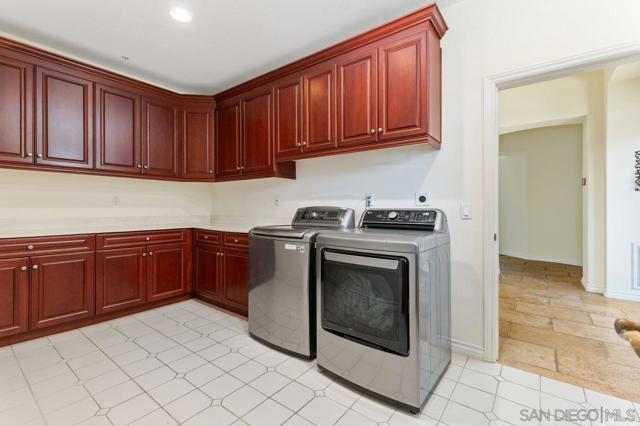 1460 Lauren Court, Encinitas CA: https://media.crmls.org/mediaz/86aa4d46-2513-4ac2-99fe-5e4a354f9bad.jpg