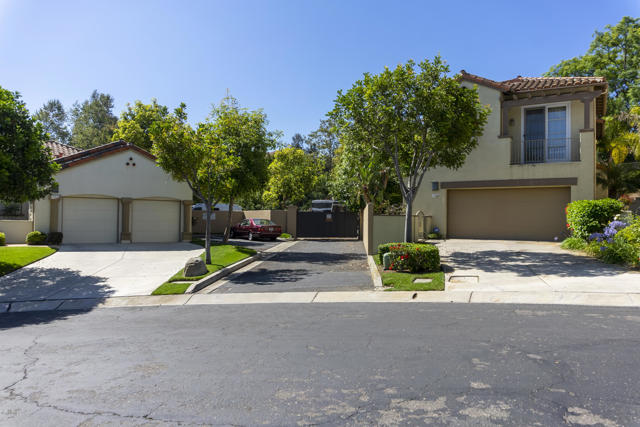 1026 Corte Augusta, Camarillo CA: https://media.crmls.org/mediaz/86aa4ea0-52e8-473c-9bba-fd4b507f3ef8.jpg