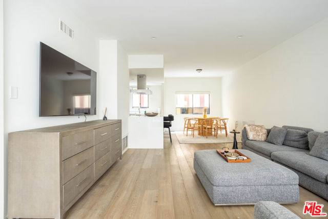 1823 N Fuller Avenue, Los Angeles CA: https://media.crmls.org/mediaz/86aa6ba6-8d8e-476c-98fa-60f1ffdef5c0.jpg