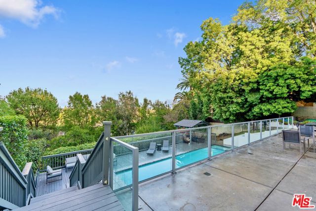 4854 Brewster Drive, Tarzana CA: https://media.crmls.org/mediaz/86aad219-2df3-4651-904d-90983d5fb2cb.jpg