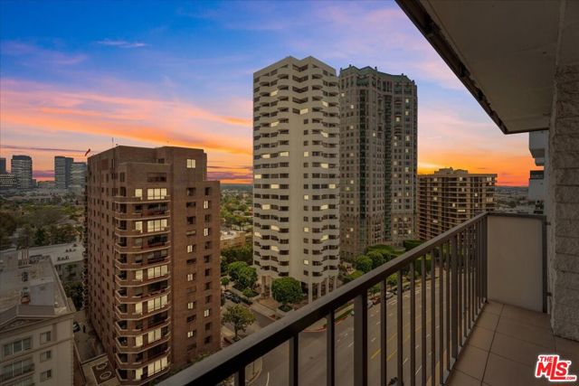 10535 Wilshire Boulevard, Los Angeles CA: https://media.crmls.org/mediaz/86ab7d30-3cec-45ad-9af8-59cd31a0c4cf.jpg