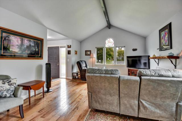 4214 Gull Cove Way, Capitola CA: https://media.crmls.org/mediaz/86acb7c8-1a12-4841-a135-5aa16f038931.jpg