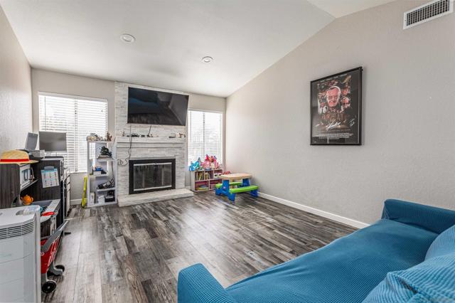 2749 Pikake St, San Diego CA: https://media.crmls.org/mediaz/86acf61f-e094-48bb-b357-a028c50bea2a.jpg