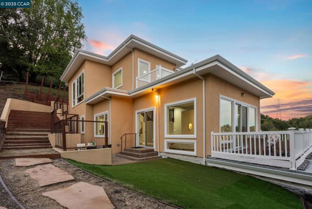 102 Barbara Rd, Orinda CA: https://media.crmls.org/mediaz/86ad0293-322f-4ce7-b93d-4add267e9d4d.jpg