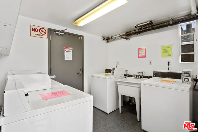 721 W 30th Street, Los Angeles CA: https://media.crmls.org/mediaz/86ad7c59-baa2-434b-bf07-02709ebdbdd6.jpg