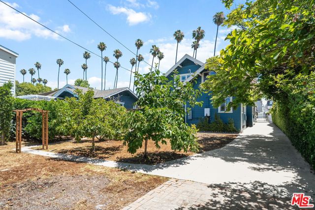 251 S Ardmore Avenue, Los Angeles CA: https://media.crmls.org/mediaz/86adedcd-930c-40e4-9b50-93980a327c2b.jpg