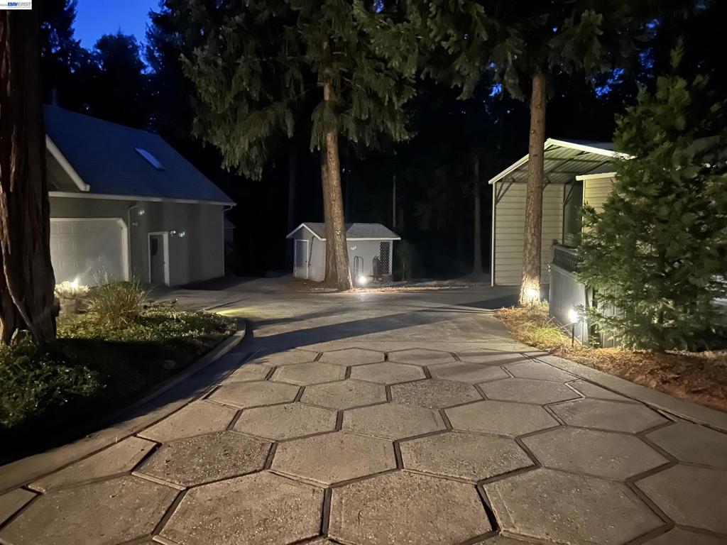 https://media.crmls.org/mediaz/86ae4ef4-5cfa-40da-8e73-3dfbe3c00fd3.jpg?preset=X-Large