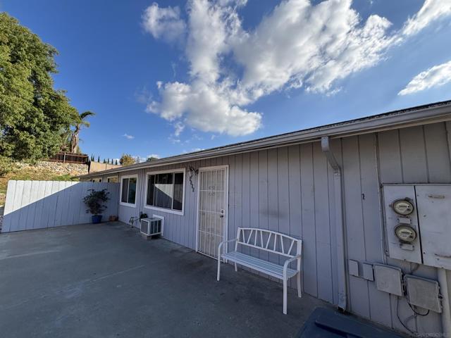 8209 8211 Jema Way, Lakeside CA: https://media.crmls.org/mediaz/86aeb674-43eb-4efd-8a92-be94fb974dae.jpg
