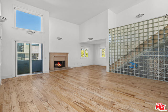 20 Quarterdeck Street, Marina del Rey CA: https://media.crmls.org/mediaz/86af0950-a9a8-489e-a1dc-17a0ecdee7c4.jpg